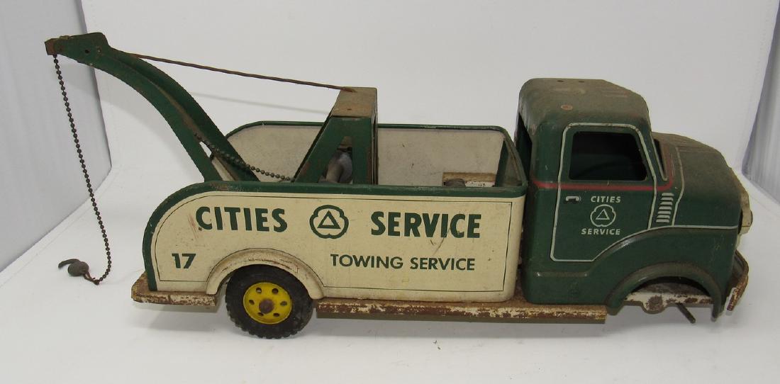 Marx Cities Towing Service Wrecker Tow Truck: Approx 21" long. Passenger tire is off, but in truck. Needs to be cleaned.