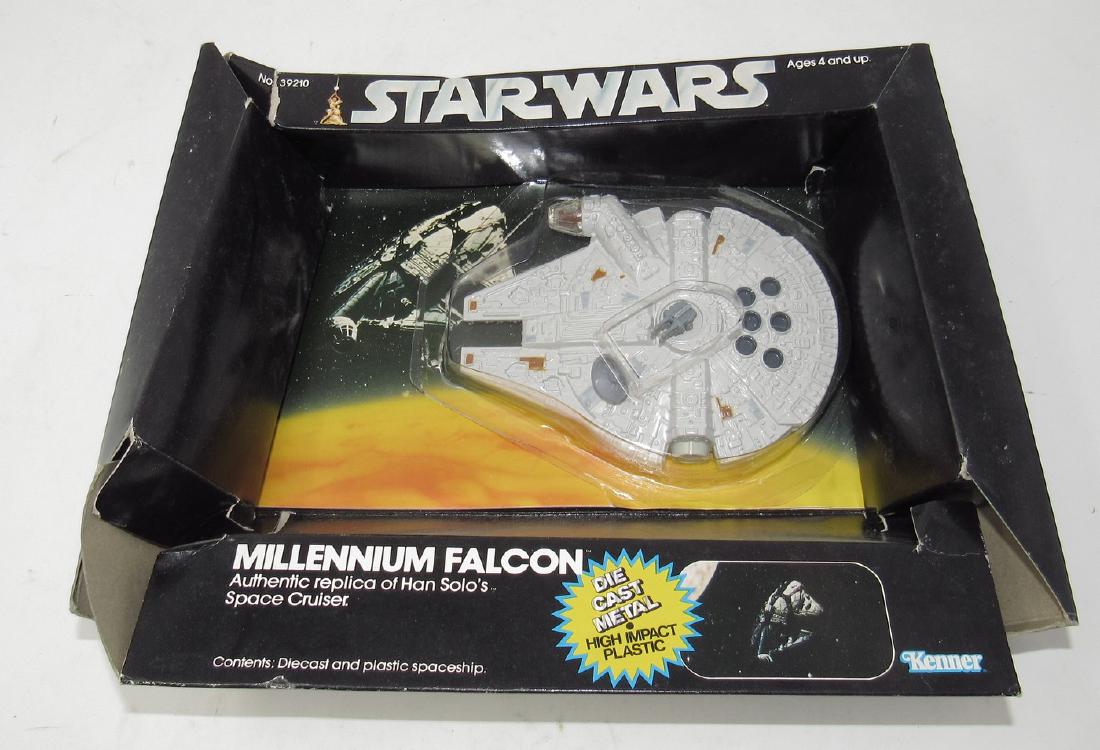 Kenner Star Wars Millennium Falcon Space Cruiser: Box has tears / damage
