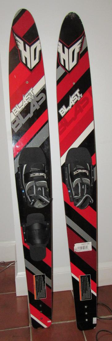 Helix Blast 67 Water Skis: Approx 8" x 67"