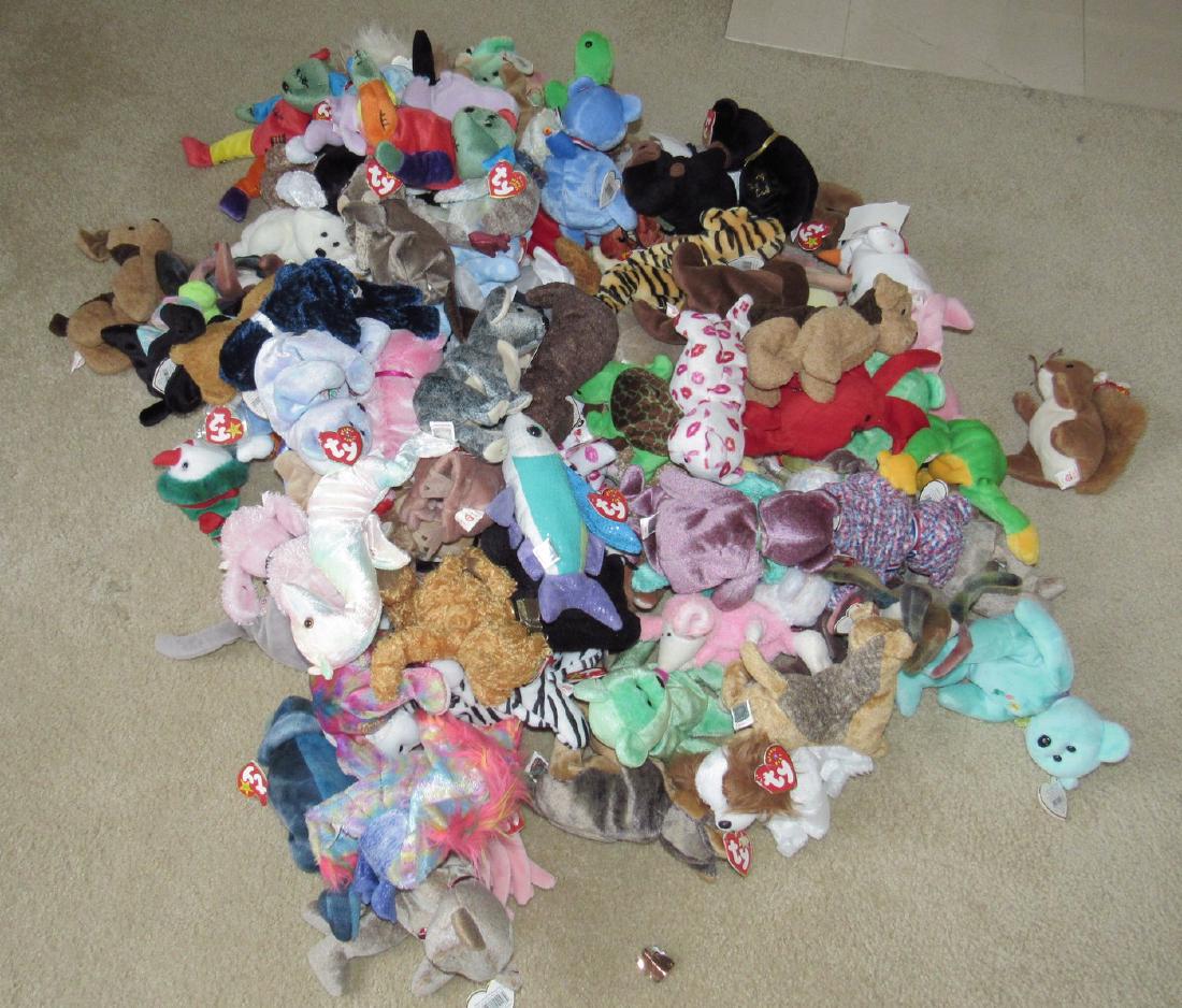 Large Lot of Beanie Babies: Getting all pictured