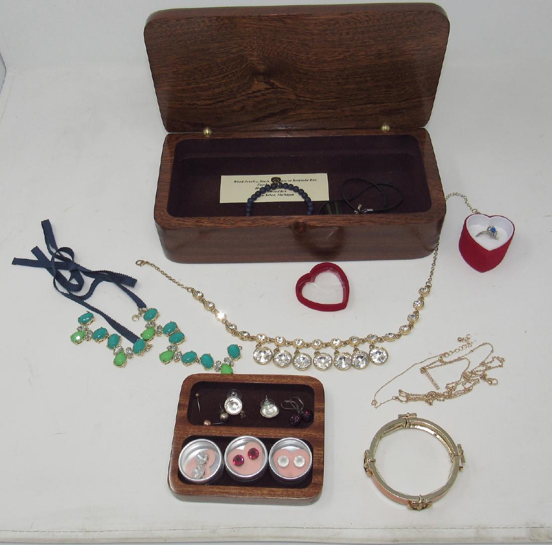 Mixed Jewelry with Box: Getting all pictured