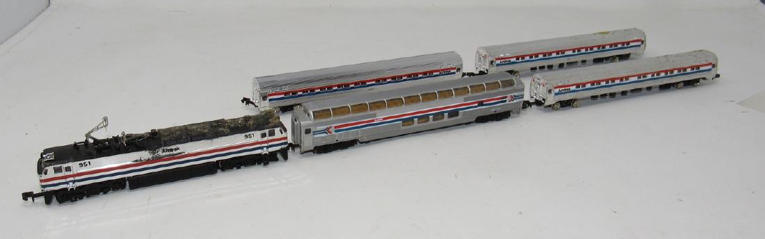 Bachmann 951 Electric Train Engine and Passenger Cars: Engine needs to be cleaned and a couple cars have finish coming off. Getting all pictured. Sold in untested condition