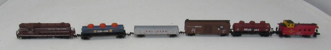 Life Like 1347 Rock Island Diesel Engine with Train: Sold in untested condition