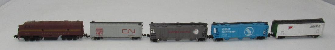 Pennsylvania 9710 Diesel Engine Locomotive and Train: Getting all pictured. Sold in untested condition