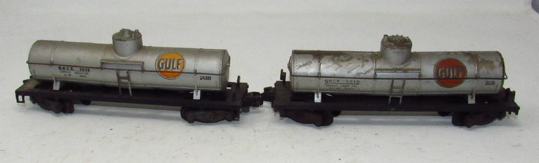 2 American Flyer Gulf 5016 Tanker Cars: Need a good cleaning