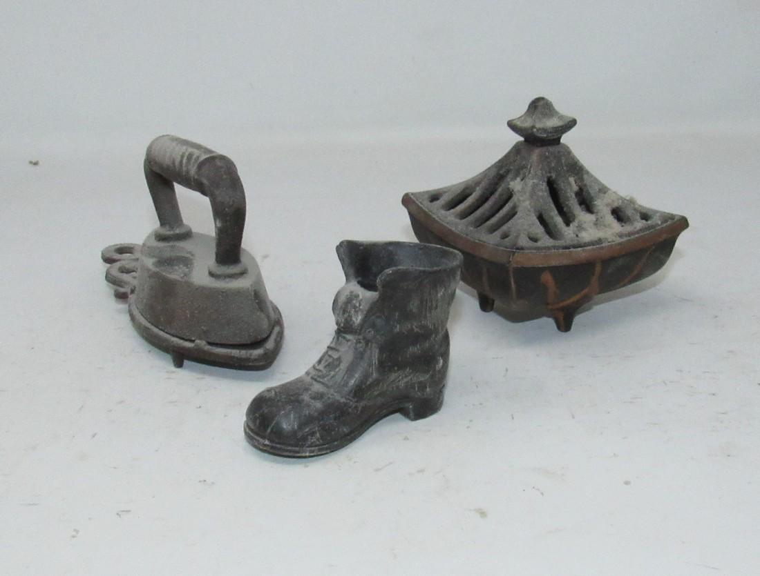 Cast Iron Trivet Sad Iron Incense Burner Pewter Boot (1 of 4)