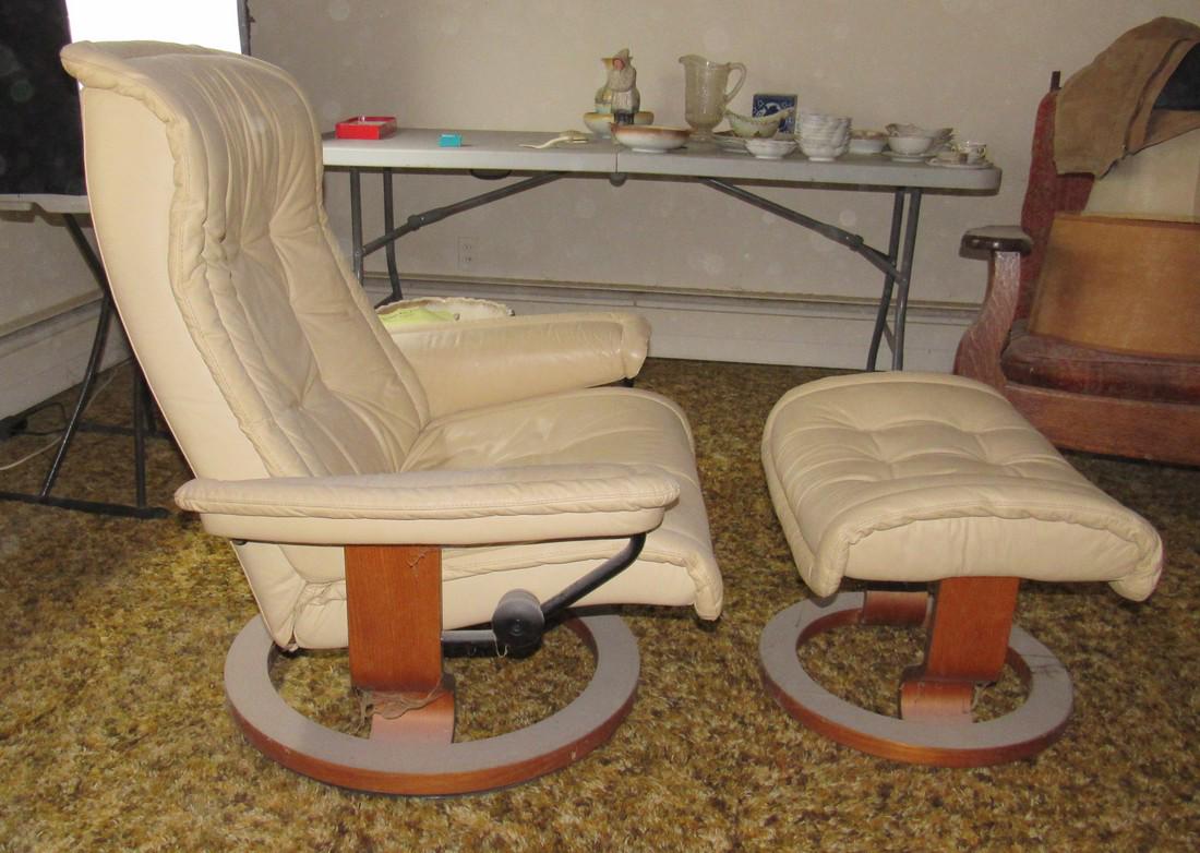 Mid Century Modern Reclining Chair and Ottoman (1 of 8)