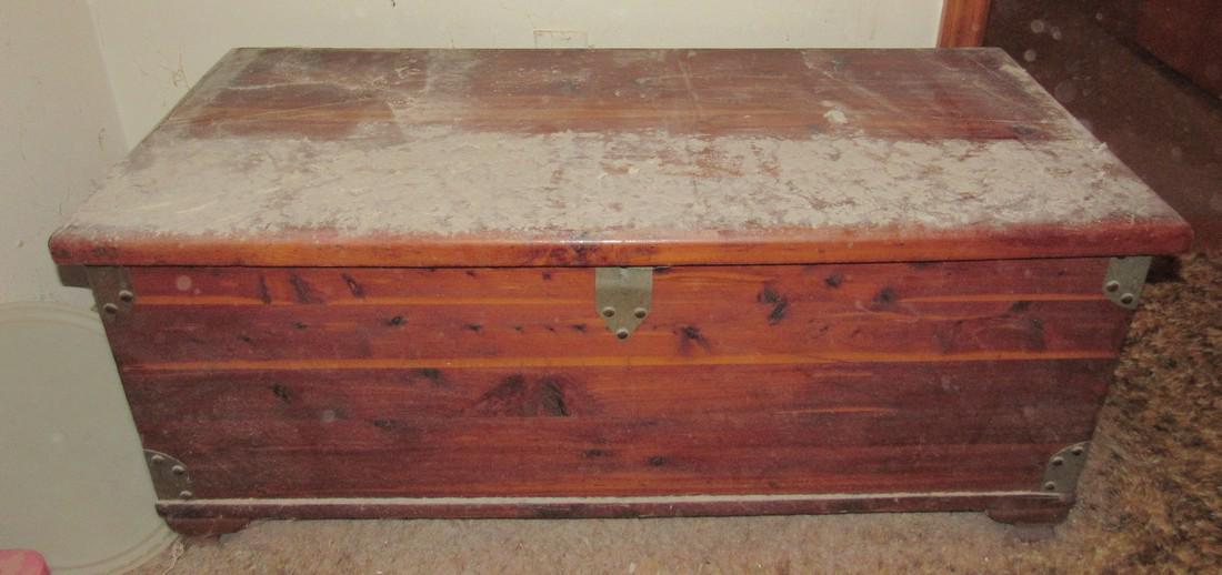 Cedar Chest: Approx 18" x 39" x 16" tall. DUSTY !