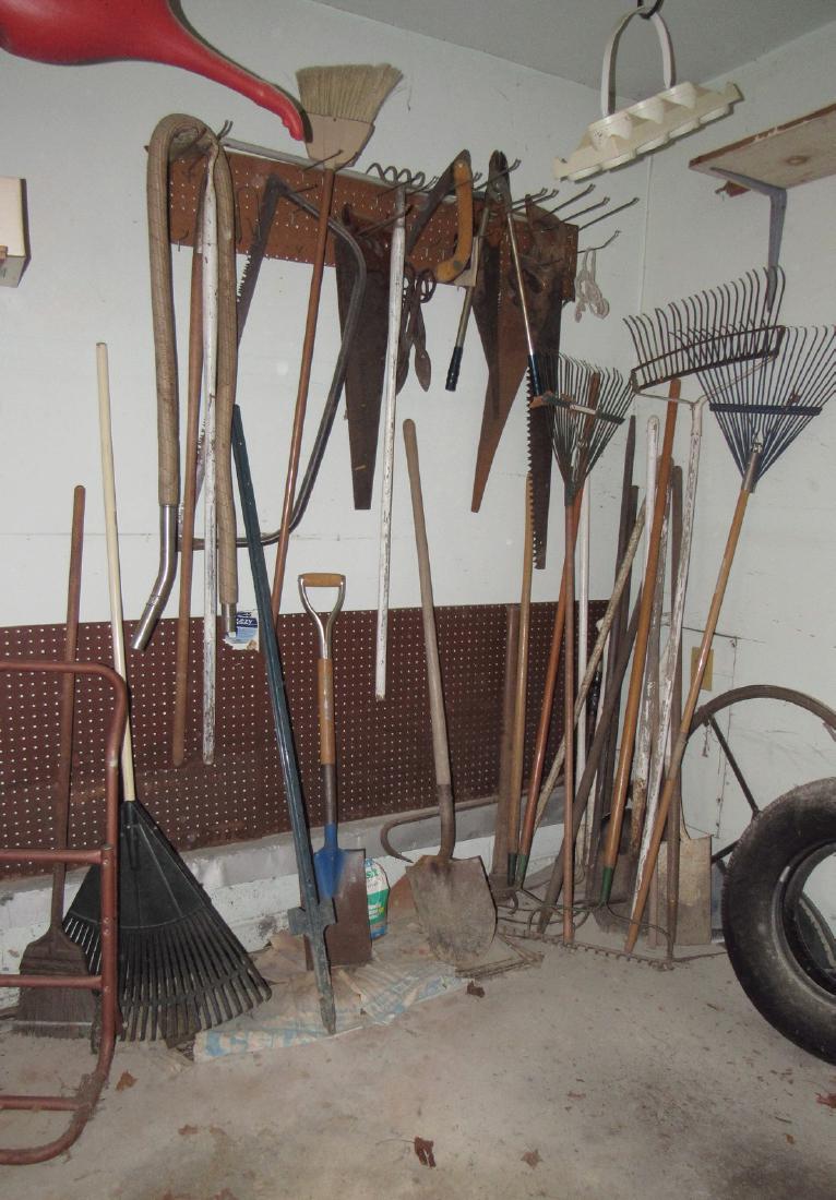 Garden Tools Shale Bars Rakes Axes Saws Shovels (1 of 6)