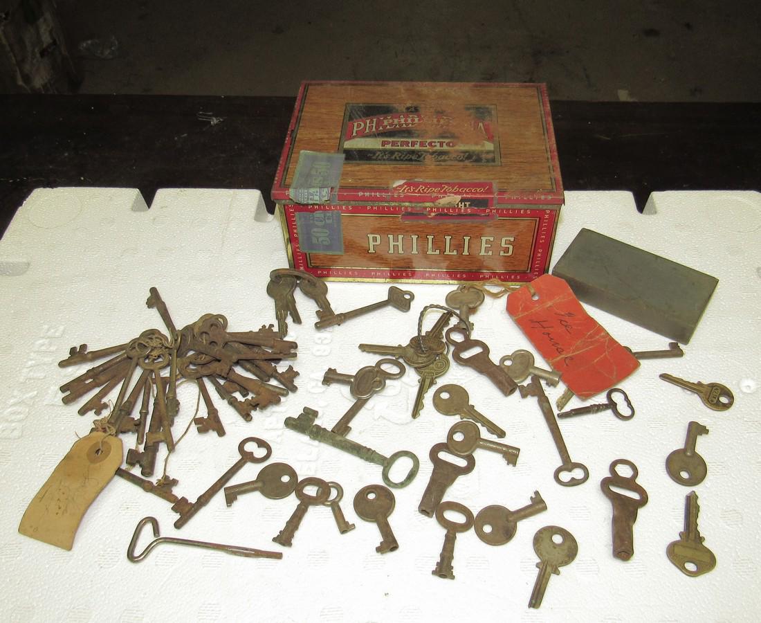 Antique Skeleton Keys Phillies Cigar Tin (1 of 4)