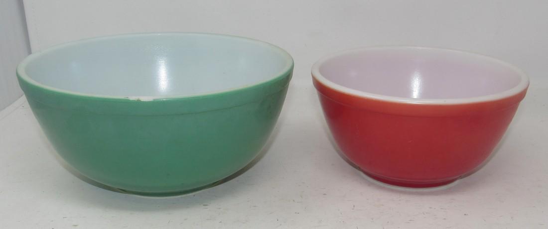 Pyrex 402 Mixing Bowl: Approx 7 1/4" in diameter. The green one is chipped and included
