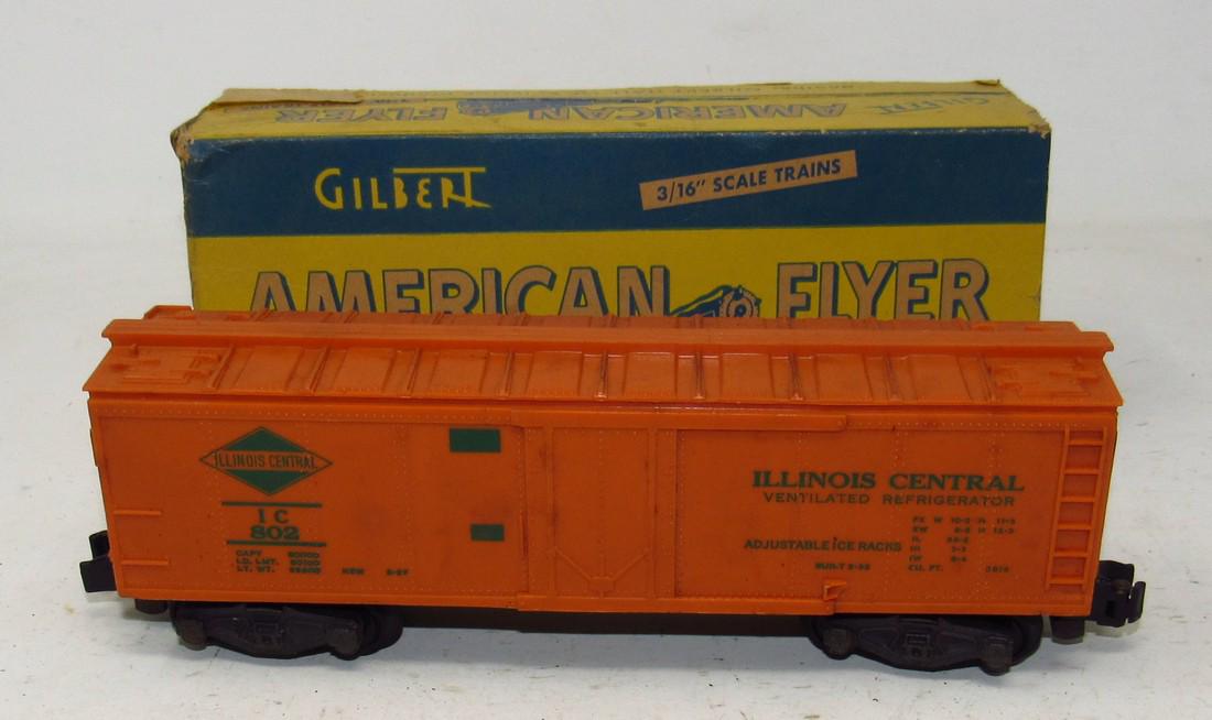 American Flyer Gilbert 802 Illinois Central Box Car: Box is missing one flap and other end has damage