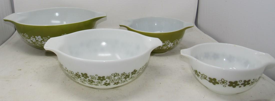 4 Pyrex Cinderella Bowls: Largest is approx 10 1/2" in diameter. No chips or cracks, Very minimal scratches in finish