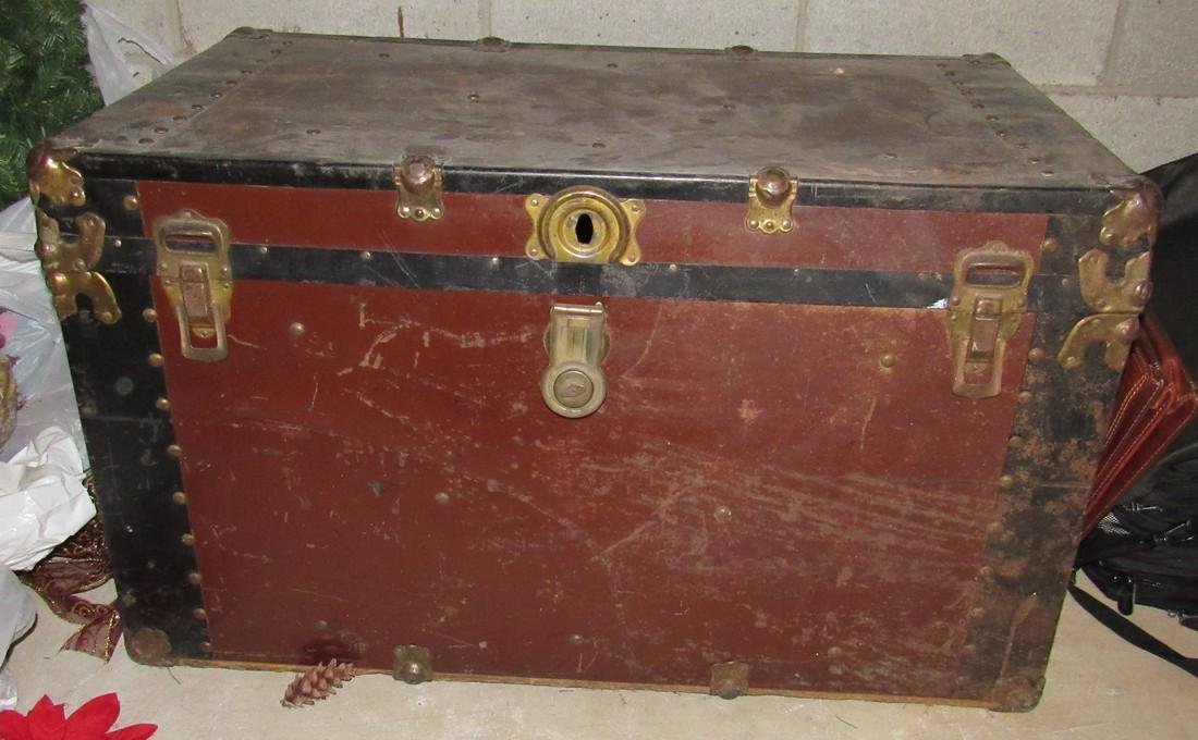 Metal Trunk: Approx 21" x 36" x 22" tall