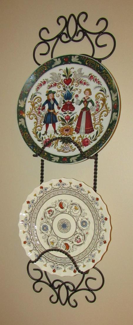 Kurt Hammer and Spode Chargers: Hammer is approx 11 1/2" in diameter and Spode is approx 10 1/2" in diameter. Comes with rack. No damage