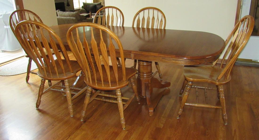 Shir Lee Oak Table and 6 Chairs: 2 Chairs are arm chairs. In nice condition