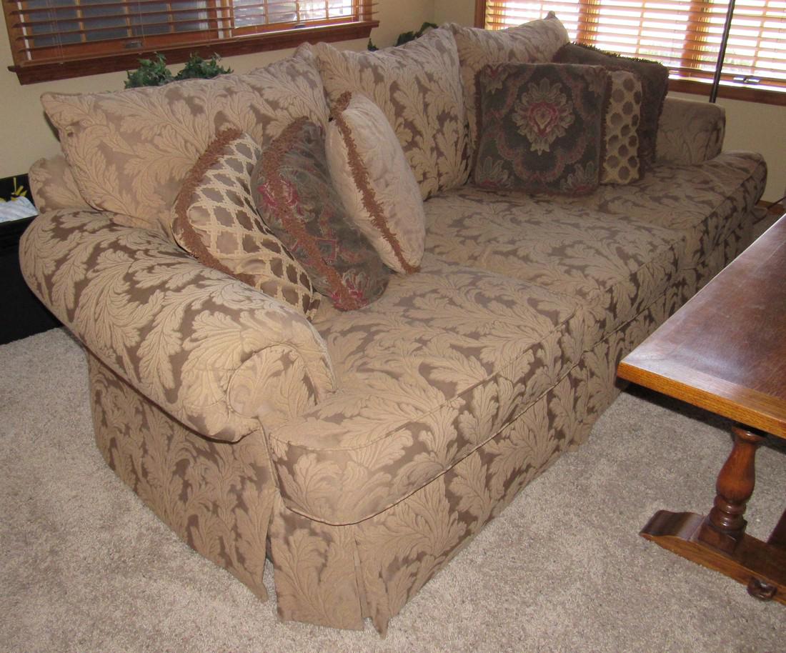 Thomasville Sofa: Approx 42" x 100". In nice condition