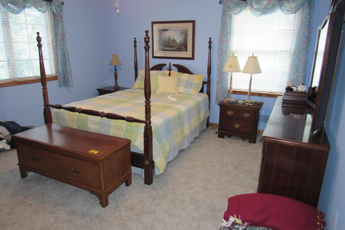 Thomasville 5 Piece Bedroom Set Queen Bed Dressers: Lot includes Queen Bed, 2 night stands, Dresser with mirror ( 18" x 70" x 84" tall ), armoire ( 18" x 38" x 60" tall), mattress, Box Spring, and bedding included.
