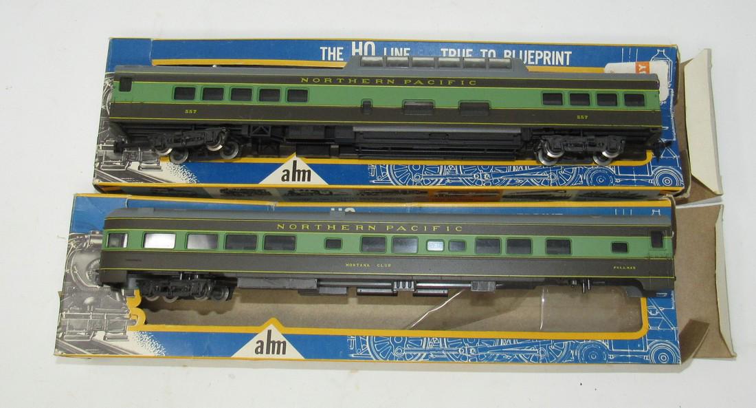 Rivarossi Northern Pacific Passenger Cars: HO Scale. One is missing set of trucks ( as pictured)