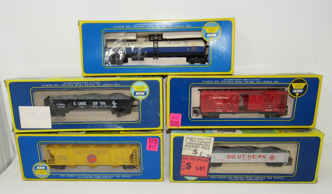 AHM HO Scale Train Cars Covered Hopper GondolaTanker: Getting all pictured