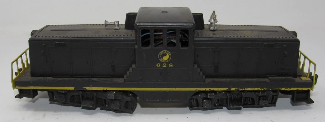 Lionel Diesel Switcher 628 Northern Pacific: Needs to be cleaned