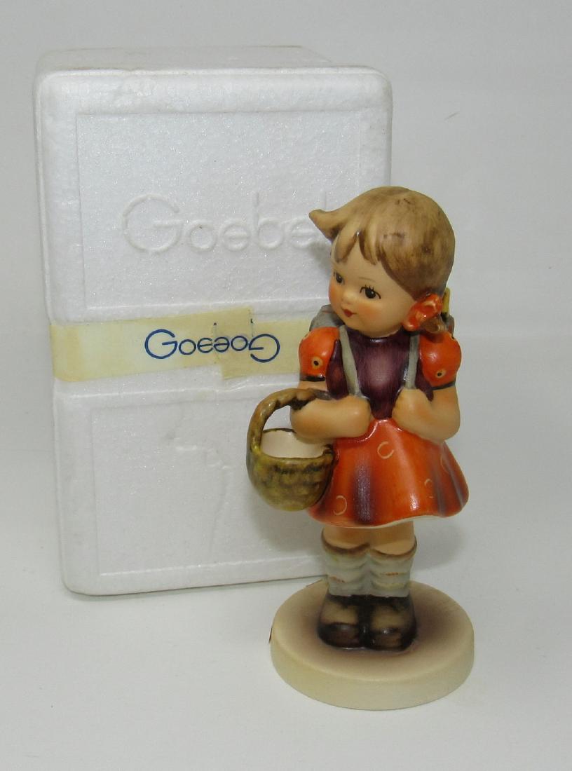 Hummel Goebel School Girl 81/0: Approx 5 1/4" tall