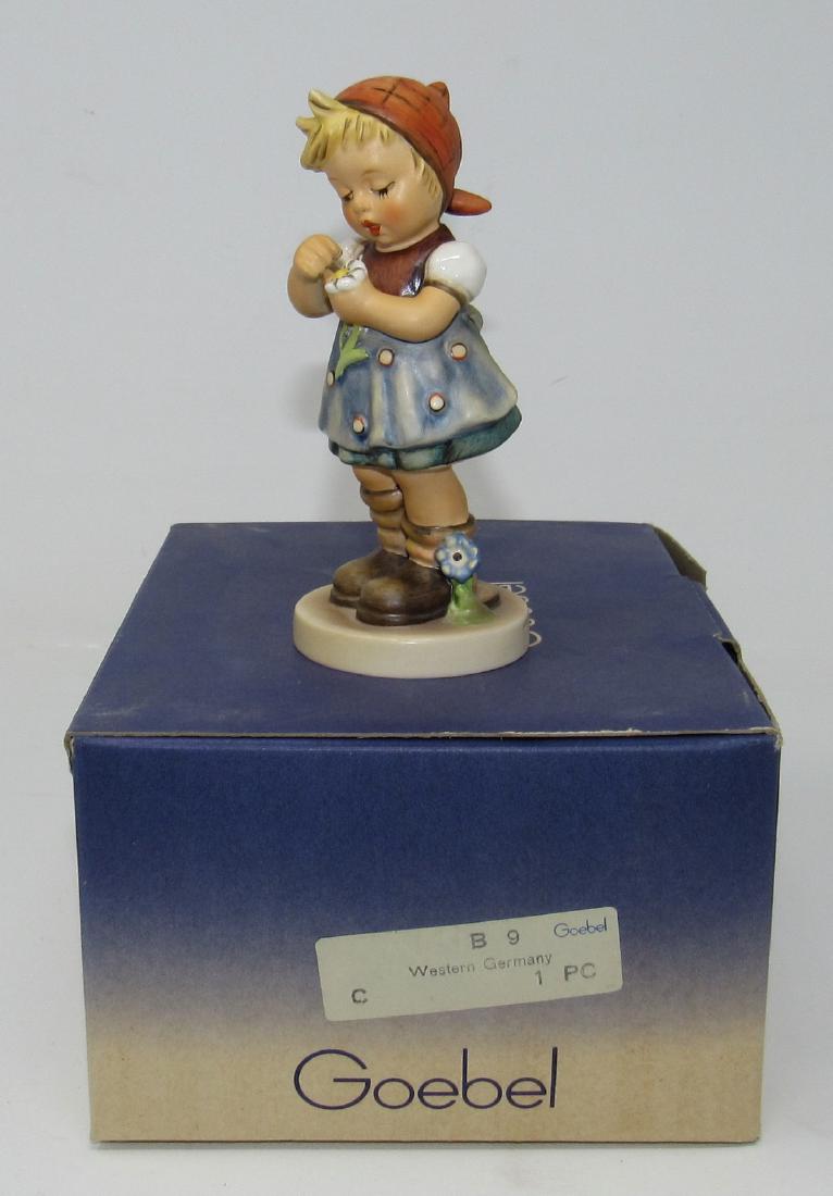 1972 Special Edition Hummel Goebel Daisies Don't Tell: Approx 5 1/4" tall