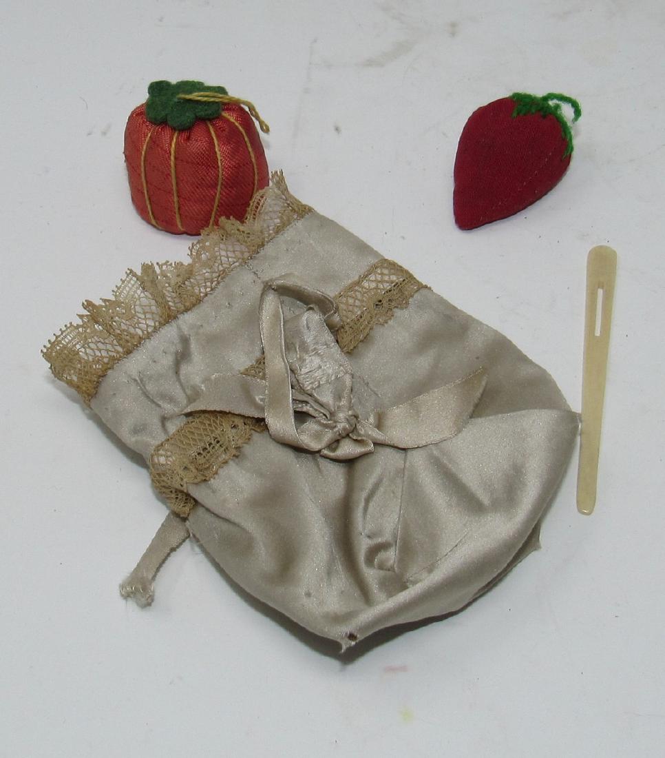 Pumpkin Strawberry Pin Cushions Bag: Getting all pictured. Pumpkin is approx 1 1/4" tall