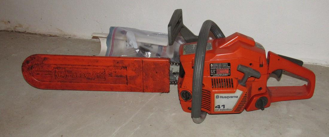 Husqvarna 41 Chainsaw with 15" Bar: Comes with another chain
