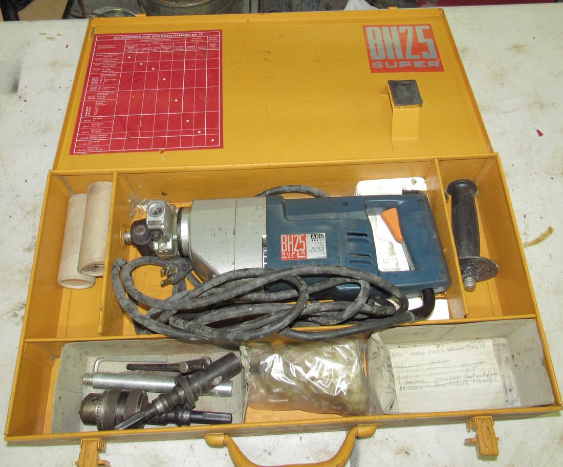 AEG BH25 Super Roto-Hammer Drill: Includes everythig in box