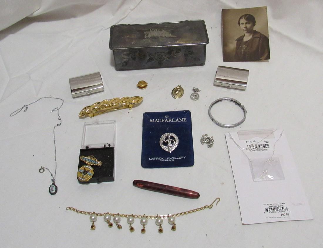 Jewelry Enameled Locket Chains Silver Plate Box: Getting all pictured