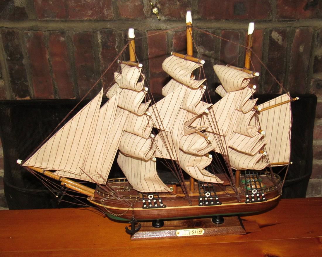 Cutty Sark Ship Model: Approx 19" long