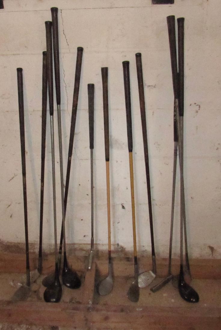 Lot of Vintage Golf Clubs: Getting all pictured