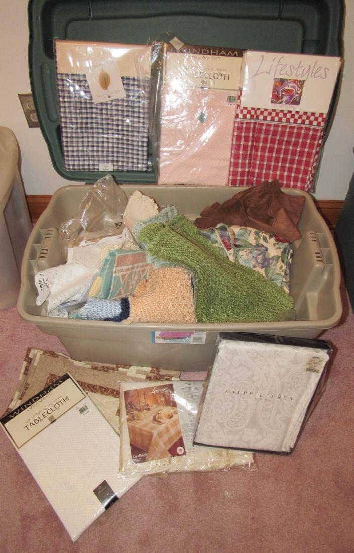Tote Full of Tableclothes Placemats and Misc: Getting all pictured in tote