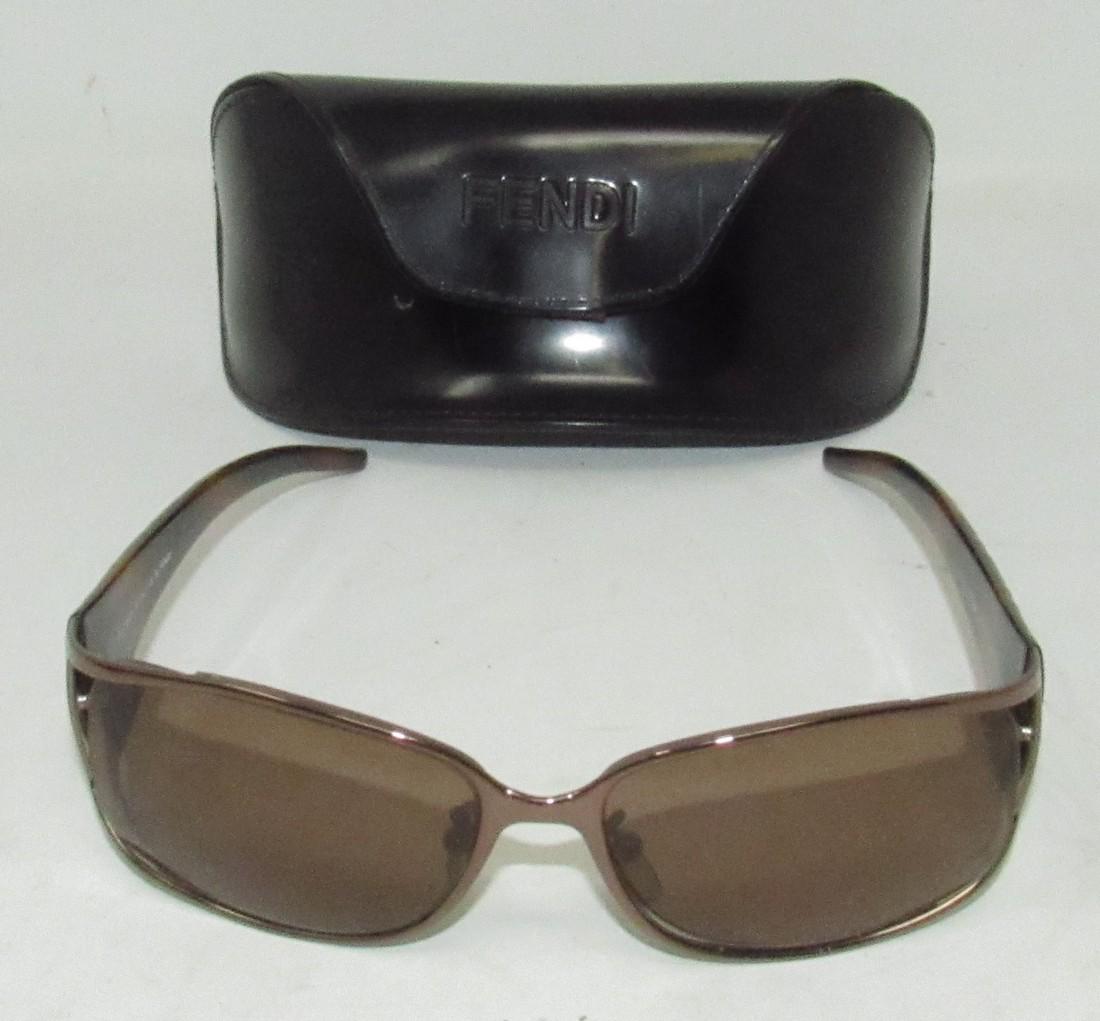 Fendi Sunglasses: Sunglasses with case