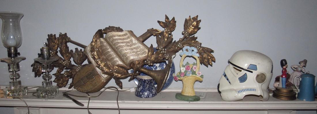 Cast Iron Doorstop Chipped Cracked: Getting all pictured on top of mantle.