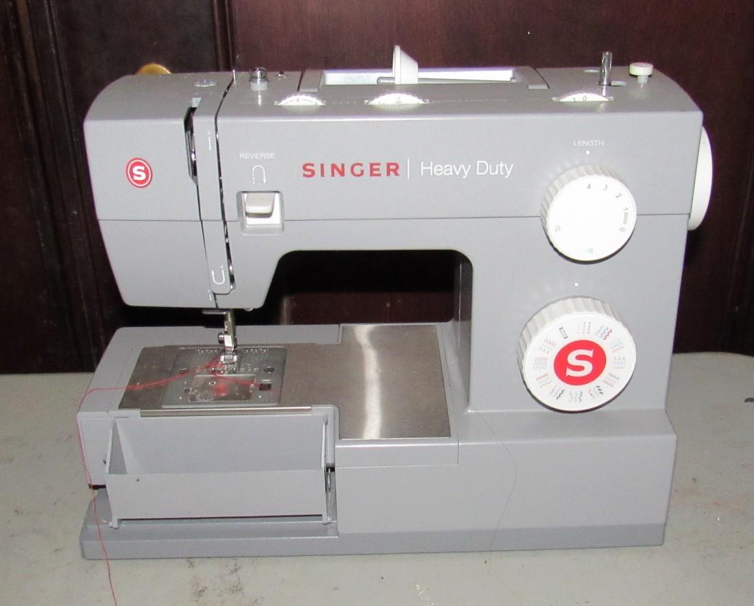 Singer Heavy Duty Sewing Machine: Sewing Machine