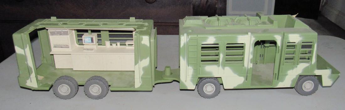 Hasbro Fleetwood RV and Trailer: Approx 30" long
