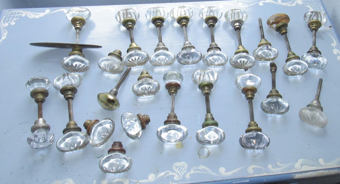 Lot of Antique / Vintage Glass Doorknobs: Getting all pictured