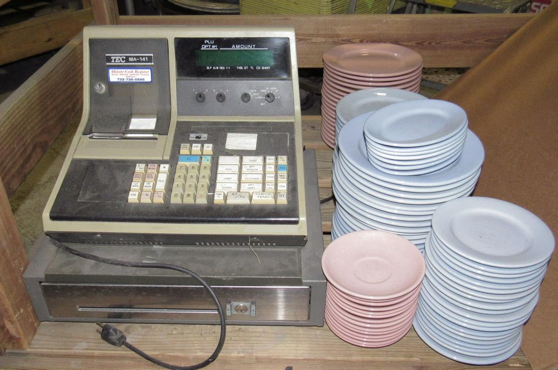 TEC MA-141 Cash Register and Restaurant Plates & Dishes (1 of 4)