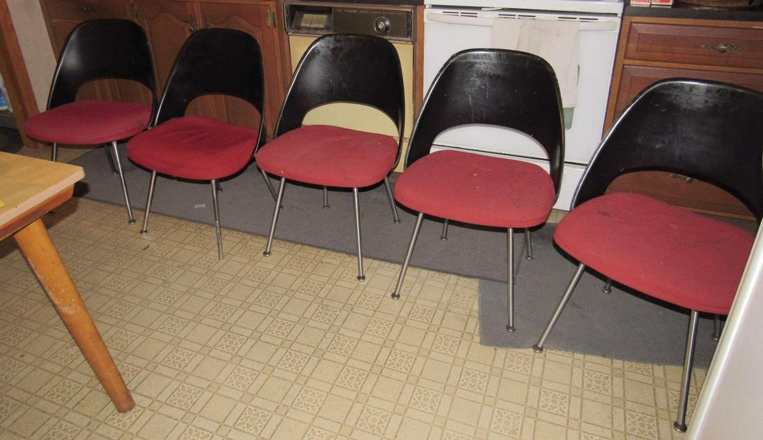 Set of 5 Knoll Mid Century Modern Chairs with Labels: Getting all 5 pictured. A couple have labels. Fabric seats and Plastic/fiberglass backs
