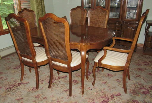 Thomasville Furniture Dining Room Table And 6 Chairs