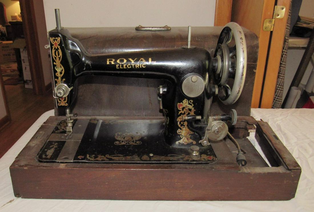 Antique Royal Electric Sewing Machine: Sewing Machine
