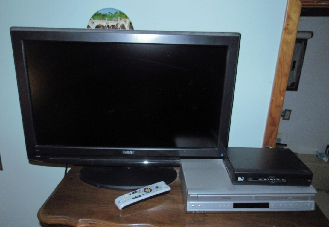 RCA 31" Flat Screen TV (1 of 4)