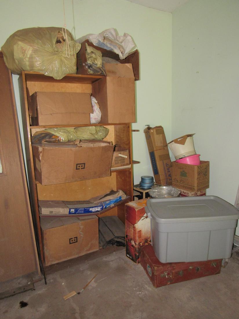 Corner Contents Doors Totes Kitchenware: Getting all pictured. Take what you want, leave what you donâ€™t.