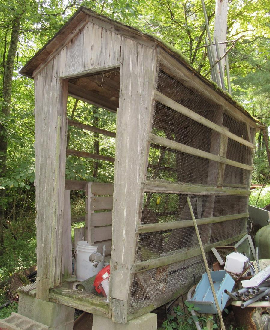 Corn Crib: Approx 36" x 10' 2" x 7' 10" tall. Includes everything in it. Can back right up to it to load it. DOES NOT include items around it