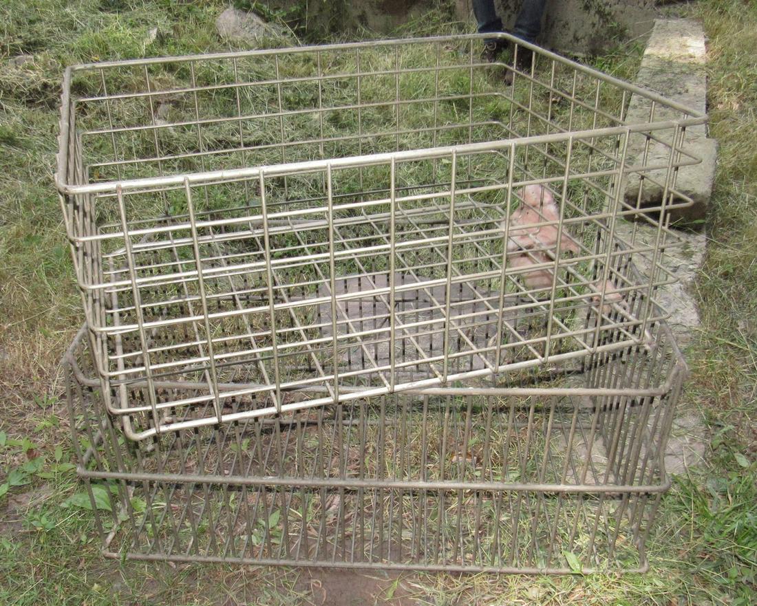 2 Vintage Wire Baskets (1 of 2)