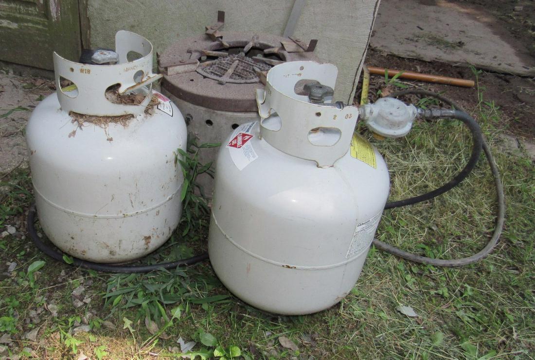2 Propane Tanks and Stove (1 of 3)