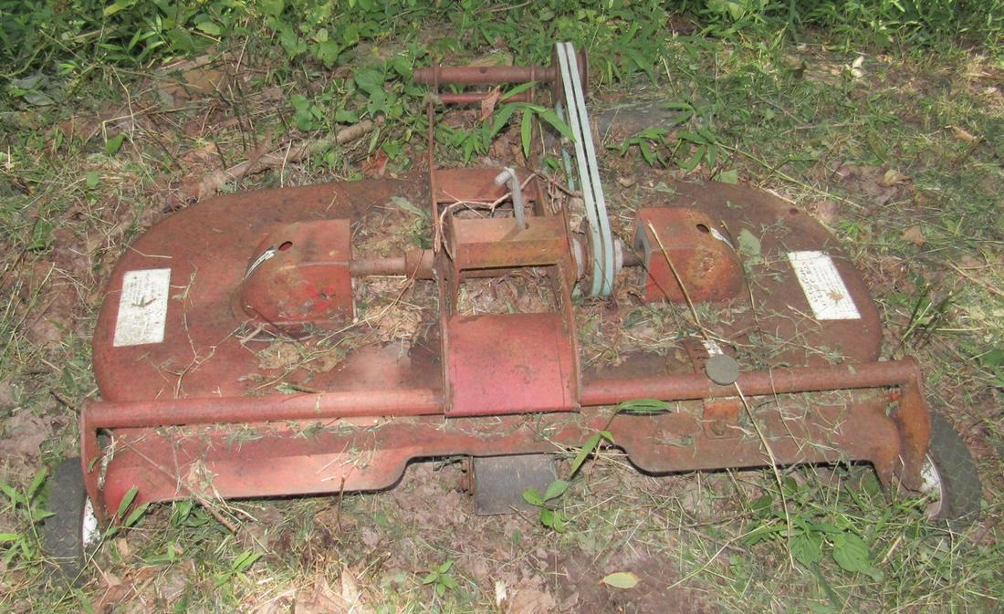 Wheel Horse Tractor Garden Mower Bed (1 of 4)