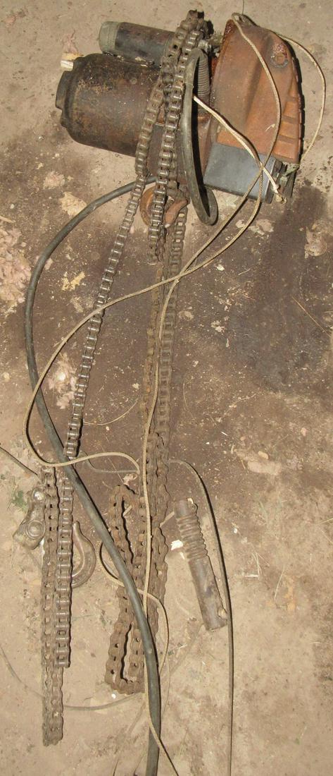 Yale 1/2 Ton Roller Chain Hoist (1 of 3)